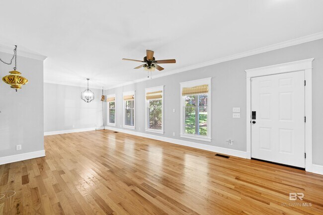 Foto del edificio - 16 Greenbrier Ln