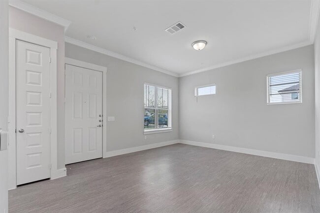 Foto del edificio - 476 Suffield Dr