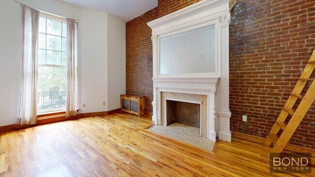 Building Photo - 318 W 105th St