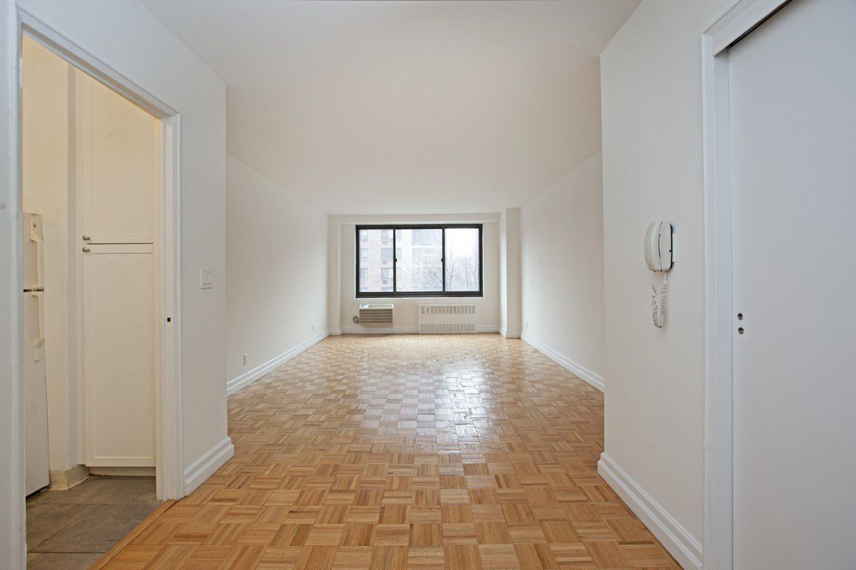 Primary Photo - 2189 5th Ave