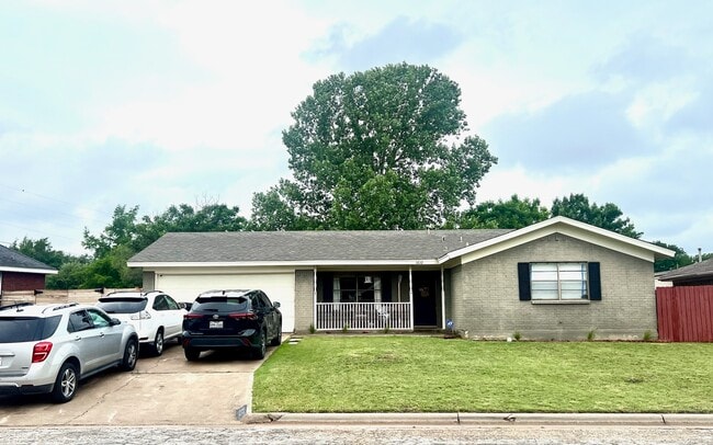 Building Photo - 1610 Smith Dr