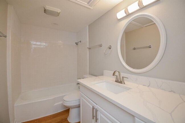 Foto del edificio - 8299 Kingsbrook Rd