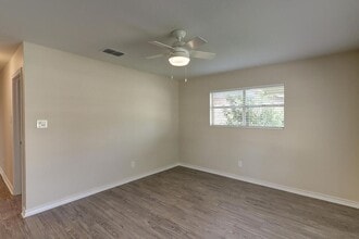 Building Photo - 1106 Bradshaw Dr