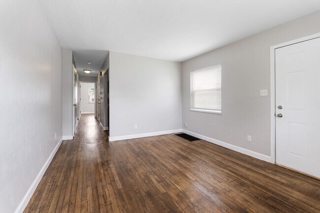 Building Photo - 388 S Powell Ave