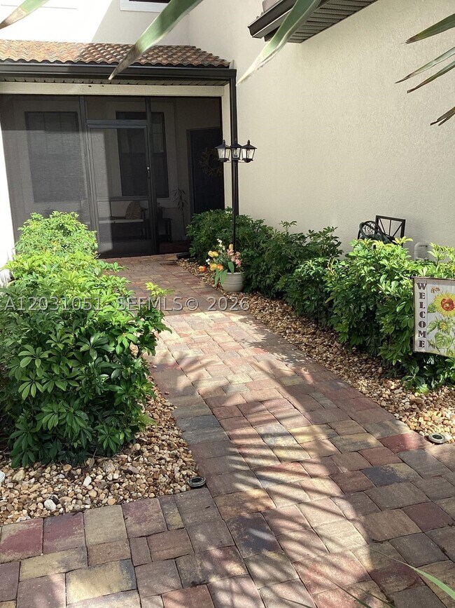 Foto del edificio - 5710 Mayflower Way