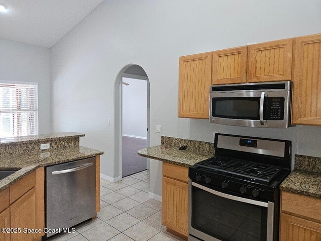 Building Photo - 911 Wood Creek Dr