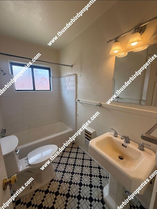 Foto del edificio - 1 bedroom, 1 bath near highway, parks, and easy access to downtown!