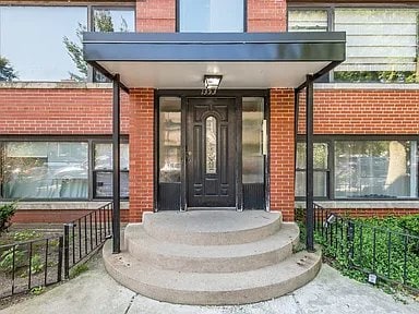 Building Photo - 1353 W Fargo Ave