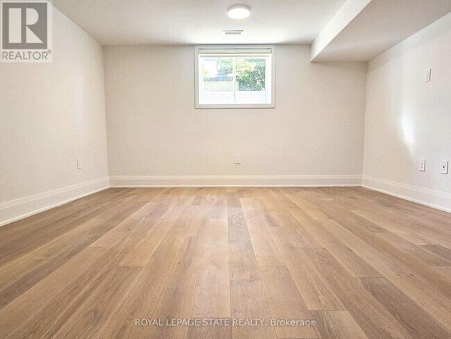 Building Photo - 115 Chesley St