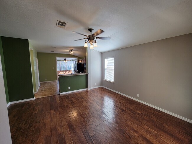 Building Photo - 2123 Wiltshire Dr