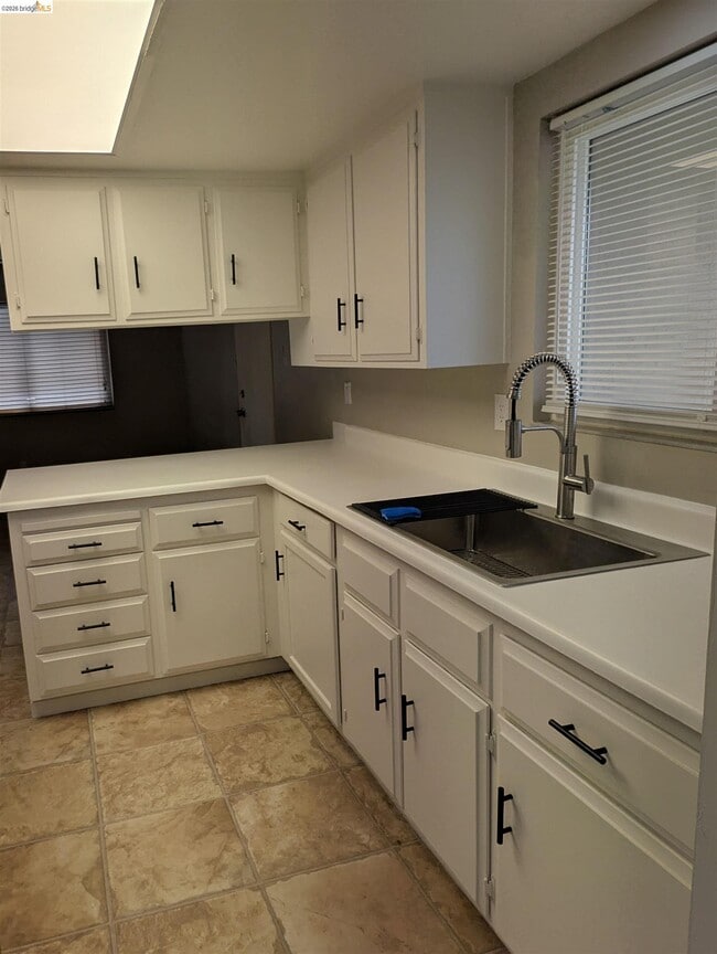 Building Photo - 1504 Mission Dr