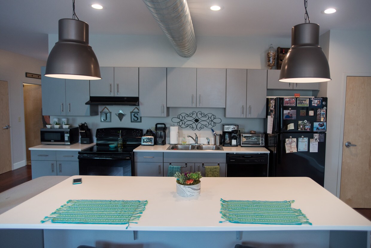 Anteriormente cocina amueblada - 326 East Ave