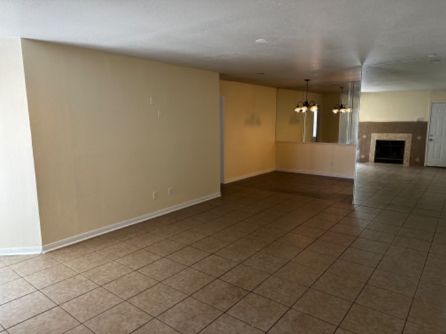 Building Photo - 9797 Leawood Blvd