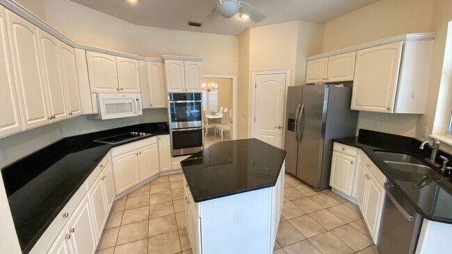 Building Photo - 6 Bedroom, 4 Bath Single Family Pool Home ...