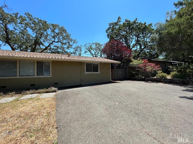 Building Photo - 2455 Vineyard Rd