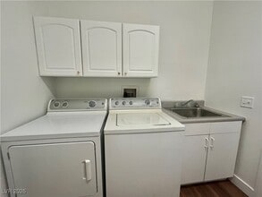 Building Photo - 3816 Waynesvill St