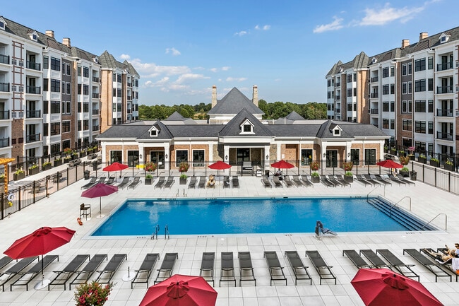 La terraza de la piscina - The Selby