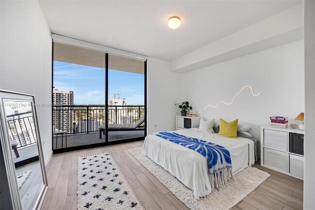 Foto del edificio - 999 SW 1st Ave