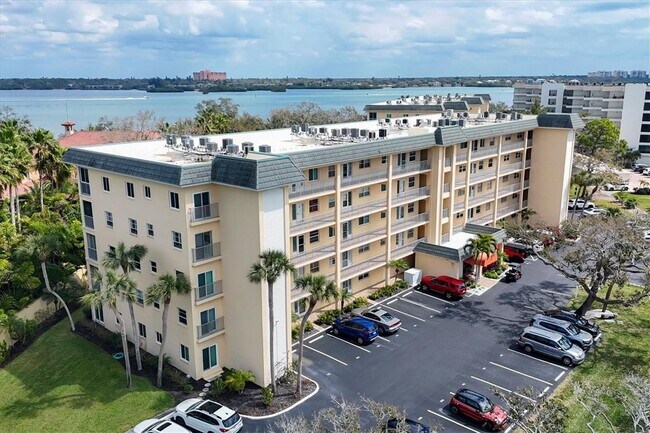 Foto del edificio - 8625 Midnight Pass Rd