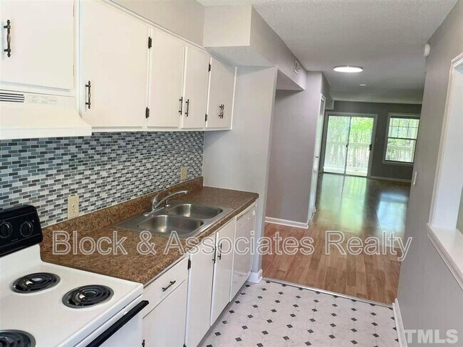 Foto del edificio - 135 Kingsbury Dr