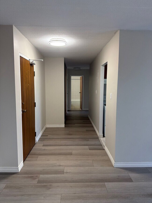 Building Photo - UPDATED 2 BEDROOM UNIT IN NORTH EAST WATERLOO