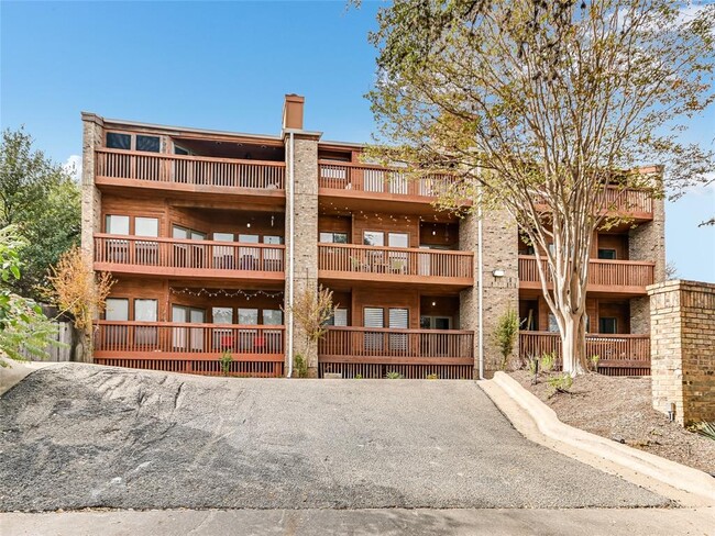 Building Photo - 1406 Windsor Rd