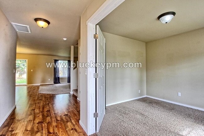 Building Photo - 3 Bed, 2.5 Bath Home with Large Bonus Room/4th Bedroom in Orchards by Prairie High School