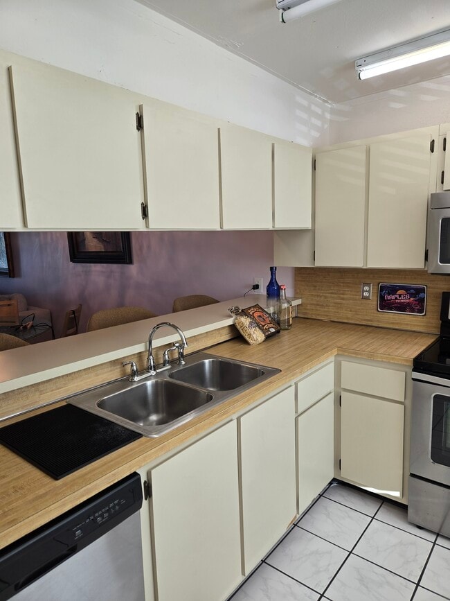 Building Photo - 160 Palm Dr