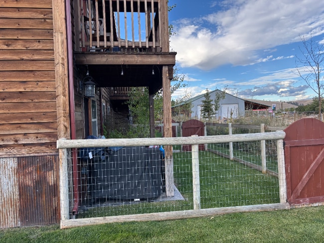 Building Photo - 6240-6243 Three Needles Ln
