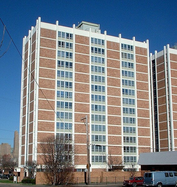 Fachada del sur de la calle Russell - Panorama Apartments