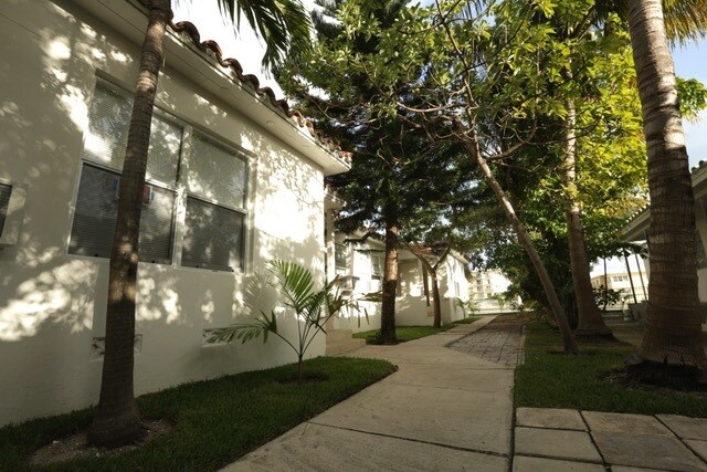Building Photo - 7905 Crespi Blvd