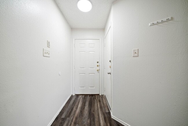 Building Photo - 3 Bedroom and 2 Bathroom located  in Brentfield Subdivision