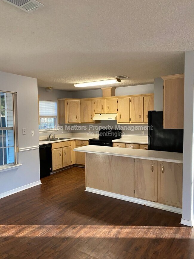 Foto del edificio - 5746 Rolling Hills Dr