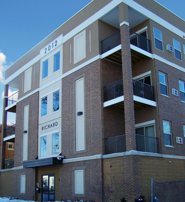 Building Photo - Richard Apartments