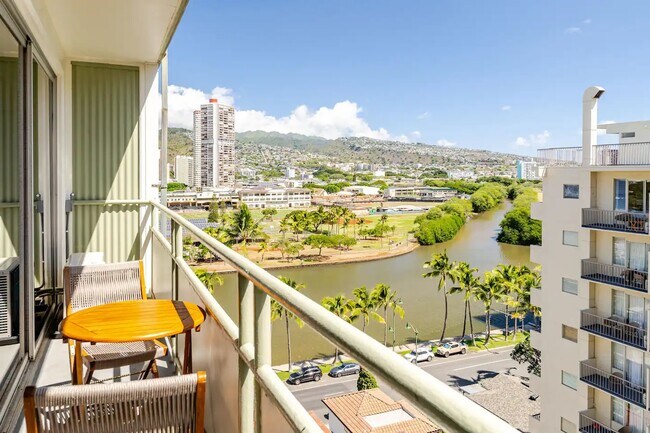 Impresionantes vistas al agua y a la montaña. - 445 Kaiolu St
