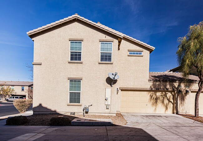 Foto del edificio - Beautiful two-story home