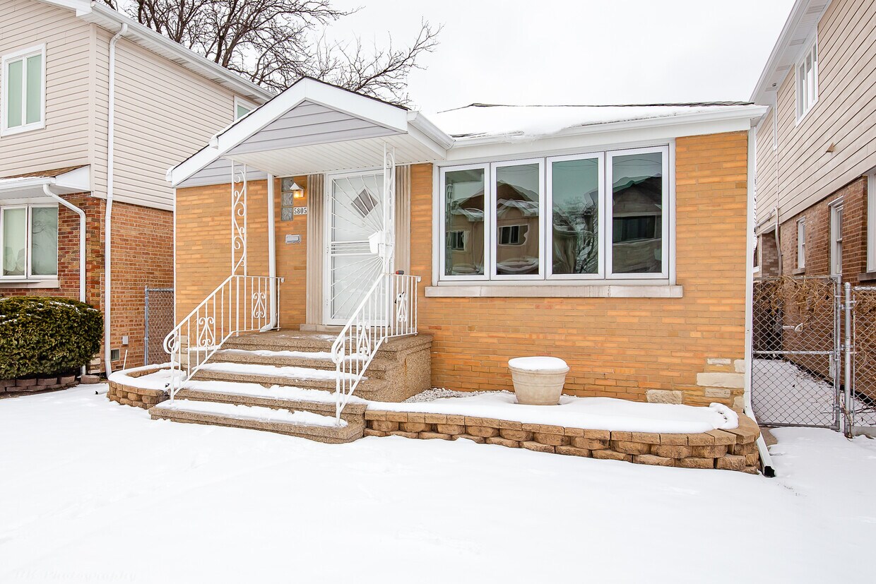 Primary Photo - 5805 S Normandy Ave