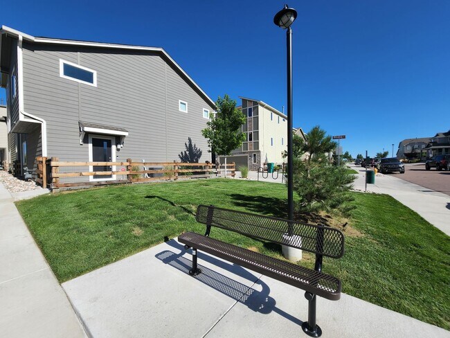 Building Photo - Incredible 2 Bedroom 2 Bath Home in Broadm...