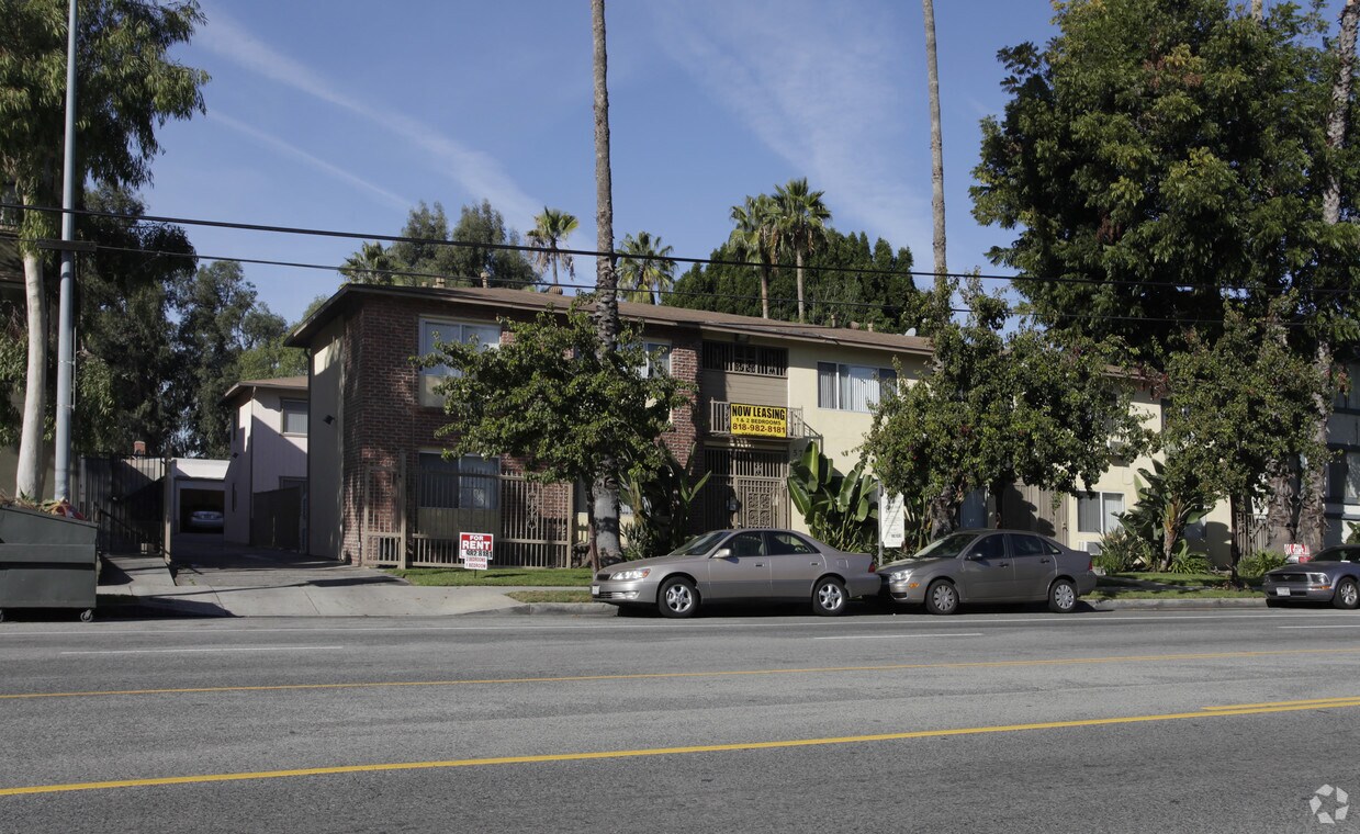 Chateau Laurel Apartments 5733 Laurel Canyon Blvd North Hollywood, CA Apartments for Rent in