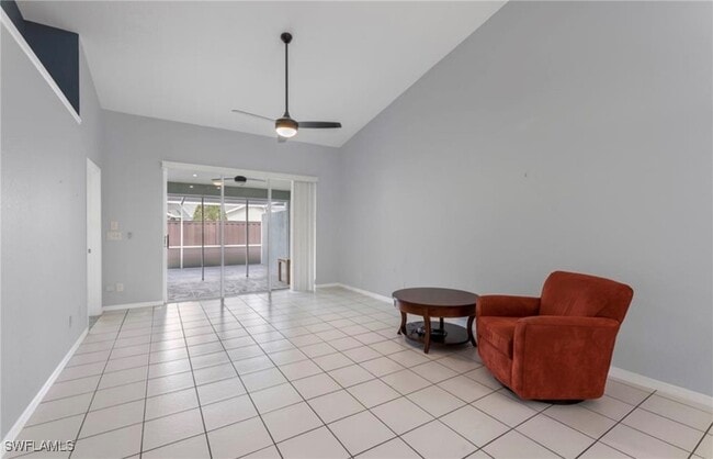 Building Photo - 1749 Royal Cir