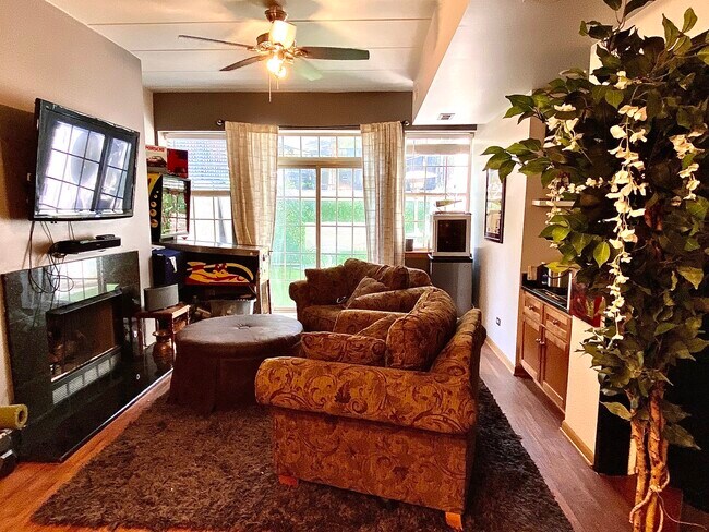 Foto del edificio - 1247 N Bosworth Ave