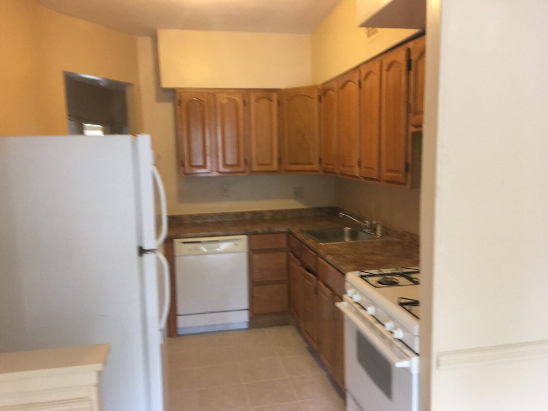 Kitchen - 908 E 56th St