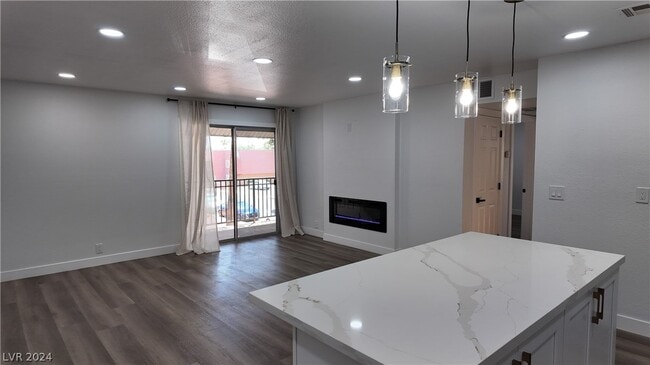 Building Photo - 5170 River Glen Dr