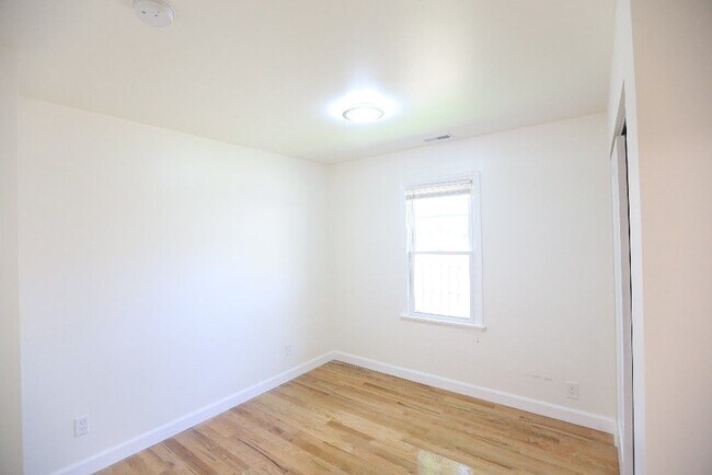 Building Photo - 209 Happ Rd