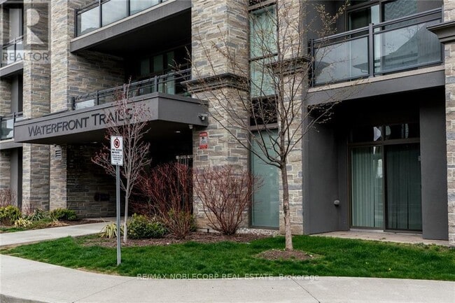 Building Photo - 35-135 Southshore Cres