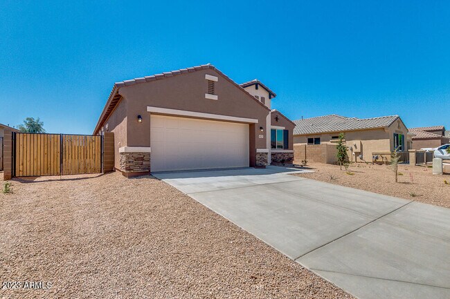 Foto del edificio - 41329 W Curtis Ln