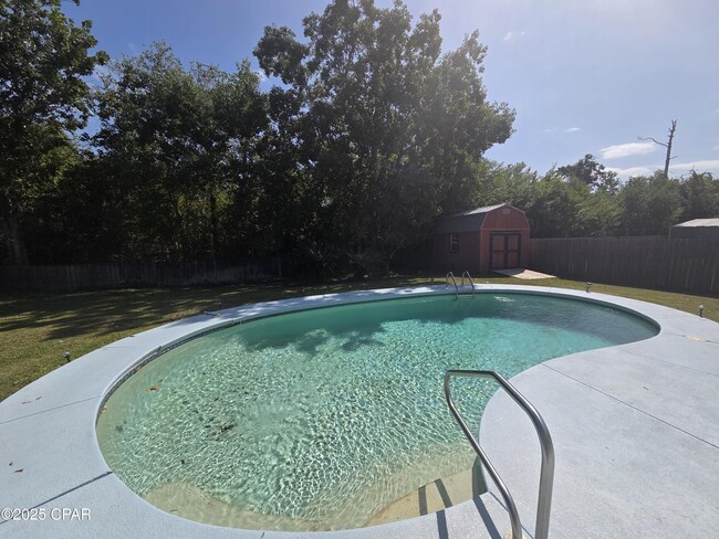 Foto del edificio - 1303 Sutherland Ct