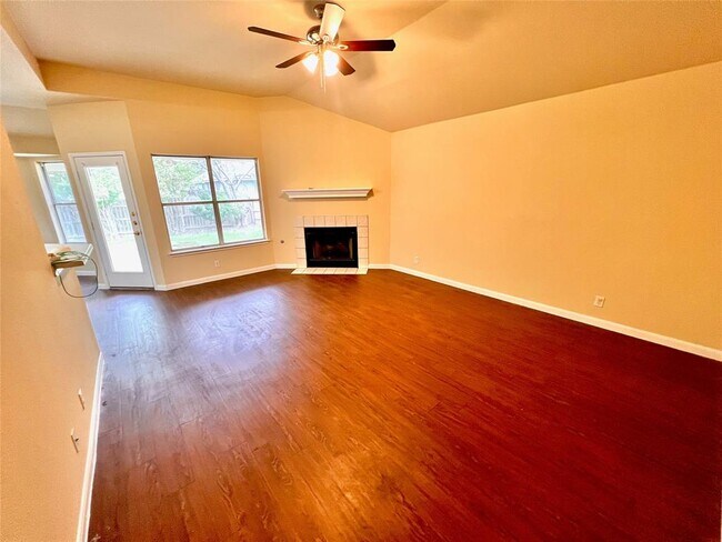 Foto del edificio - 14512 Hartsmith Dr