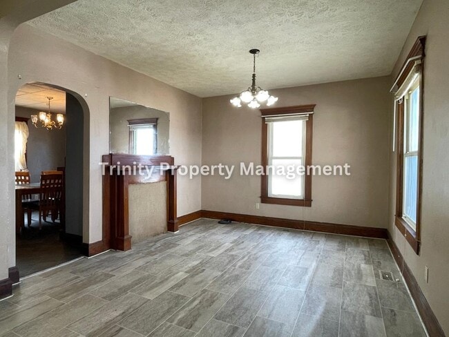 Building Photo - 331 Simpson Ave