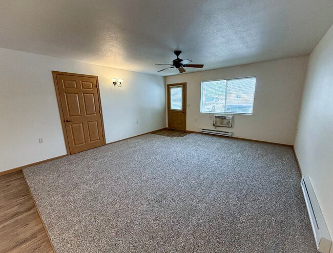 Building Photo - 5908 Delikowski St